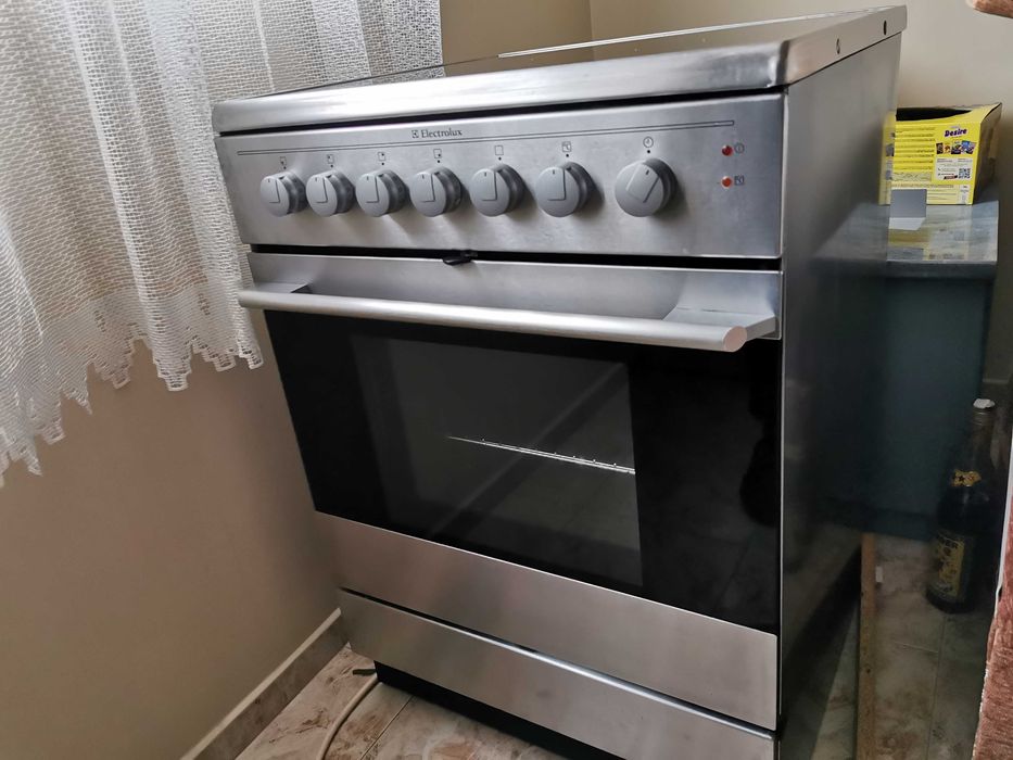 Продавам готварска печка Electrolux
