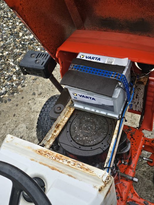 Tractoras Hako 13 cp