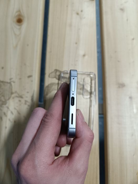 Продам Samsung S25 128Gb идеальный