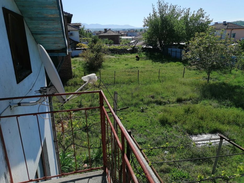 Продавам къща и земеделска земя  в с. Ново Делчево, общ. Сандански