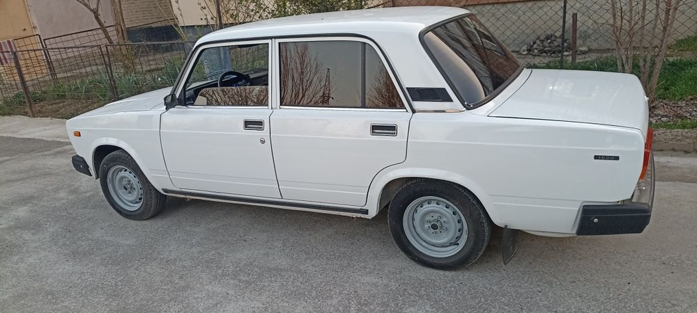 Vaz 2107 sotiladi