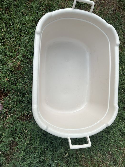 Продается пластмассовая ванна.