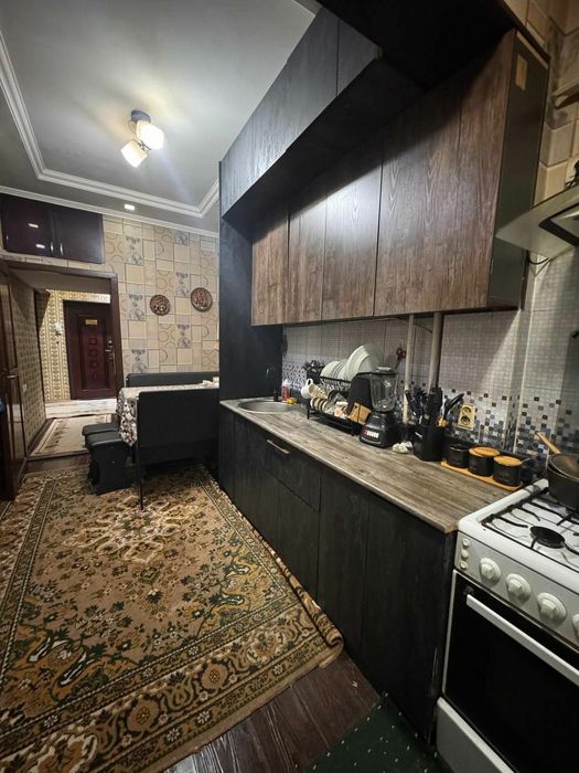 Shaxar markazi Sebzorda 3 xonali uy sotiladi