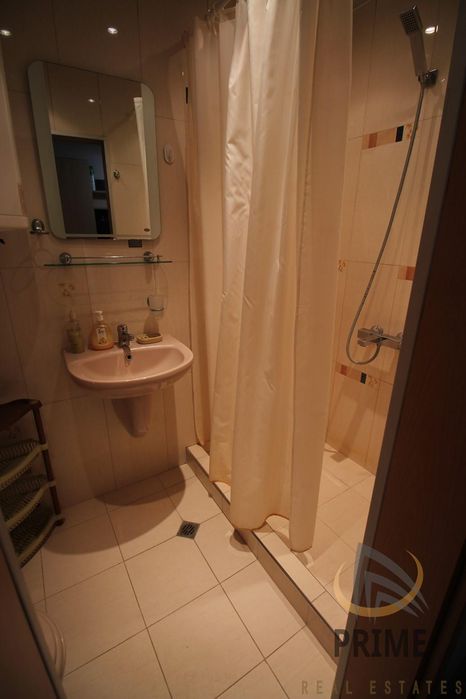 Дава се под наем Двустаен апартамент в Бургас, Център - 64 кв.м за 433.5 € - Снимка #9