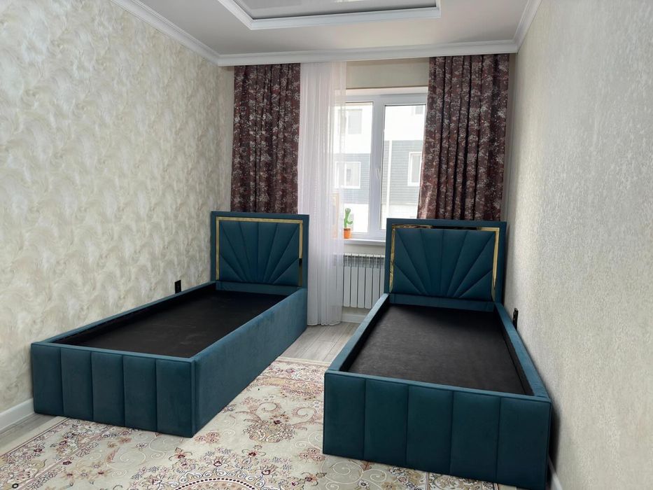 Односпальная кровать с матрасом