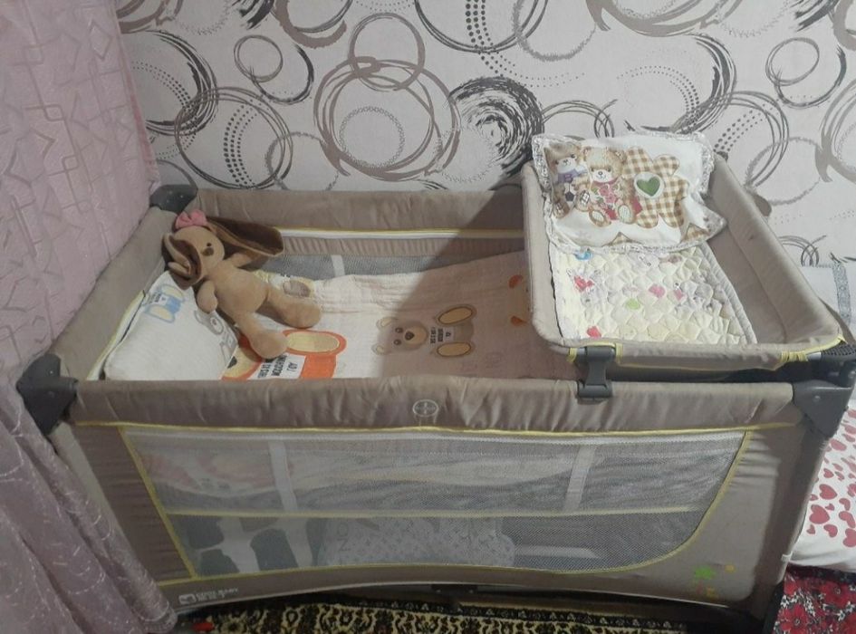 Детский кровать с манежом в хорошем состоянии