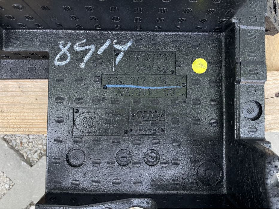 Audi Q5 SQ5 стириопор багажник 80А012109S