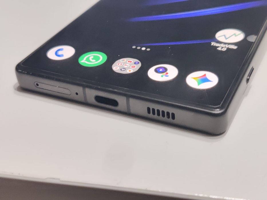 Telefon ZTE Nubia Z70 Ultra 24 gb ram, 1 T (1 terra) stocare, procesor snapdragon 8 elit