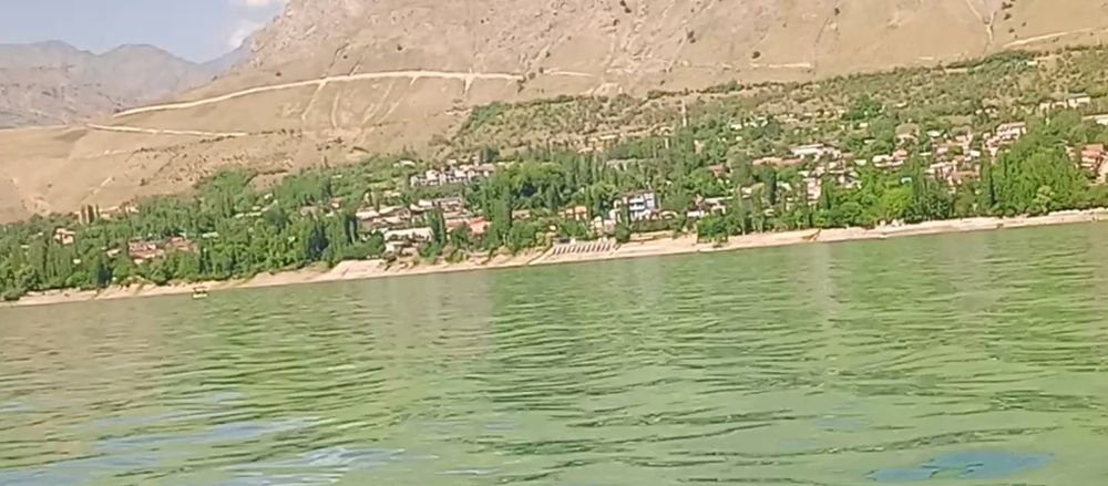 Tapchanlar bor suv boʻyida burchmullaa