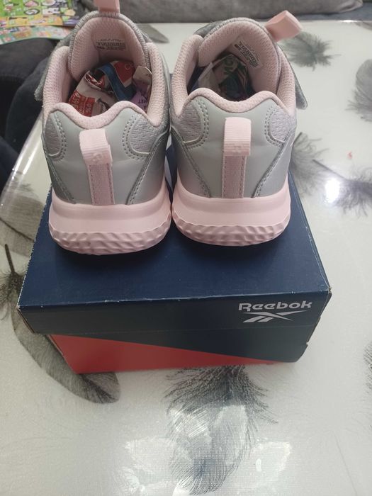 Reebok маратонки 34