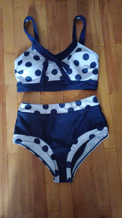 Vand costum baie din 2 piese, model deosebit, masura S, nou
