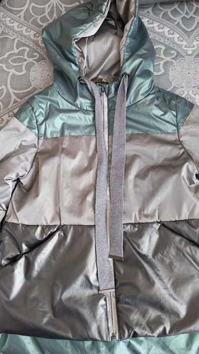 Продаю куртку для девочки