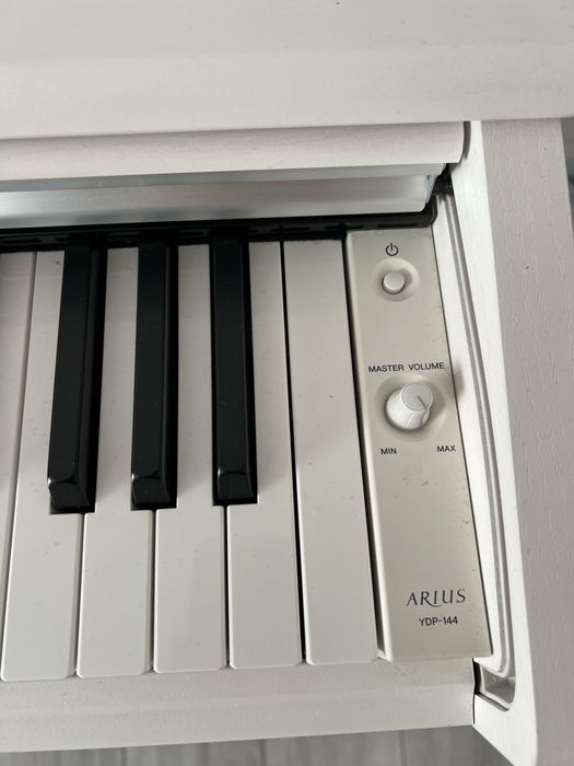 Pian digital Yamaha Arius YDP-144 – alb
