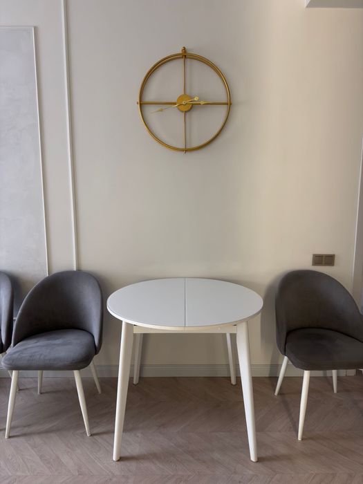 Продам диван, стол, 6 стулоев, в зорошем состоянии