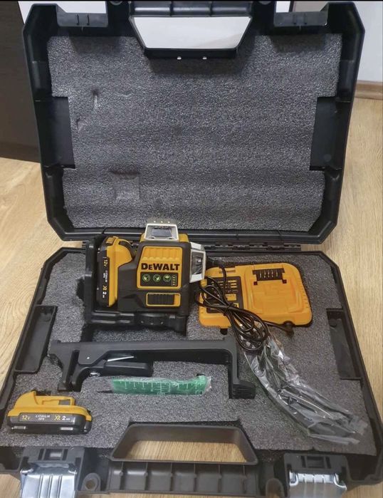 Nivela laser dewalt 2Acumulatori 12V si 2Ah unghi 360• linii verzi