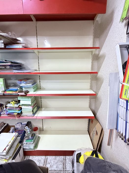 Продаются витрины металлические, пристегные.