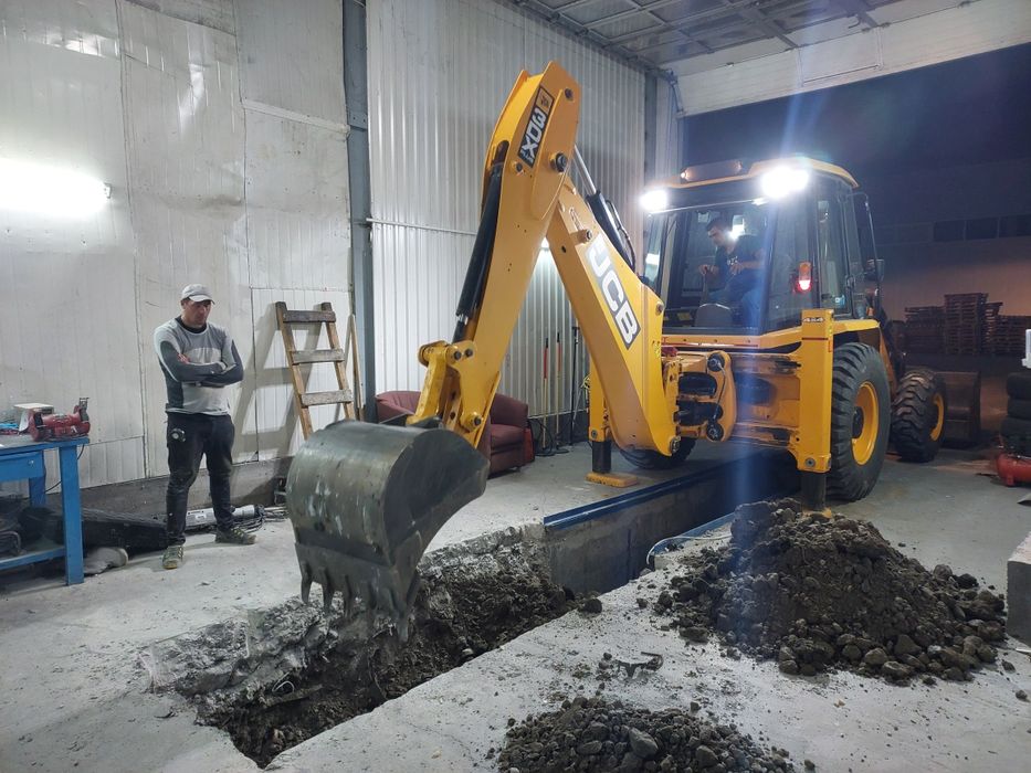 Inchiriez buldoexcavator JCB