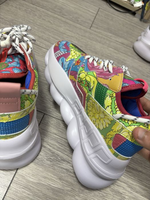 Versace chain reaction