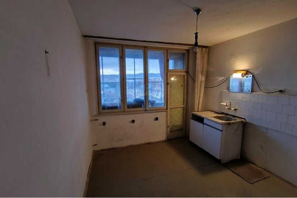 Продава се Двустаен апартамент в Шумен, Тракия - 70 кв.м за 1096 €/кв.м - Снимка #5