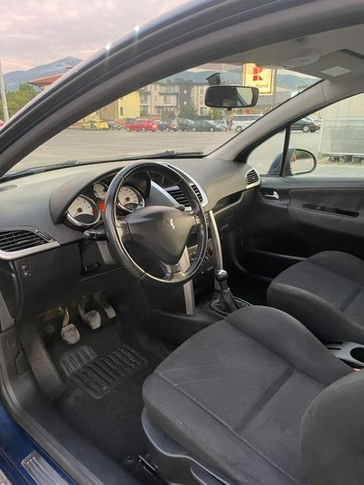 Автомобил Peugeot 207