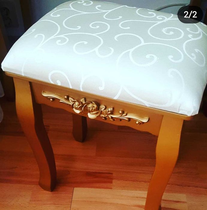 Set Masa aurie toaleta cosmetica machiaj oglinda si scaun tapitat