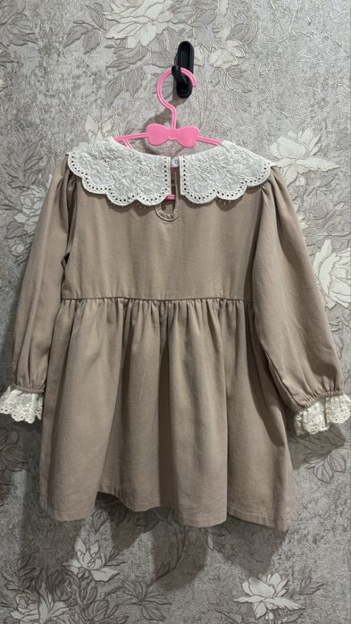 Платье бежевое нарядное на девочку