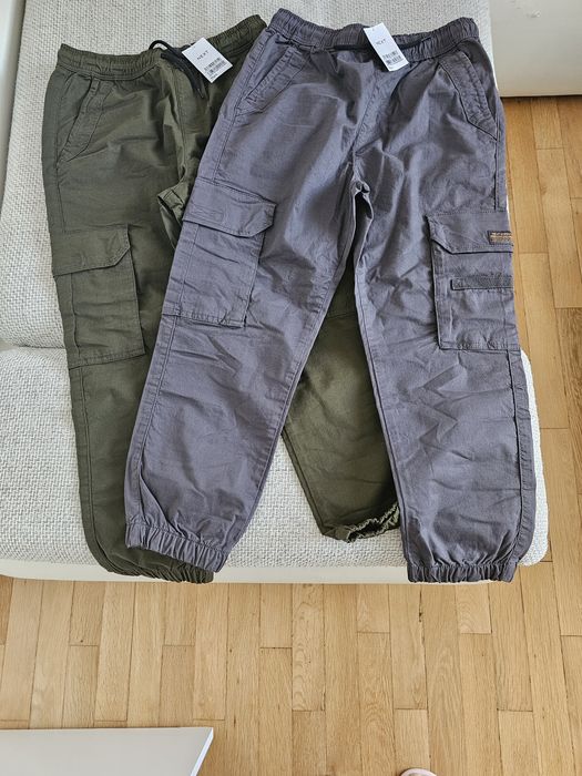 Продавам нови карго панталони на NEXT за момче - 146см.и суитшърт  на  M&S  за момче - 146см.