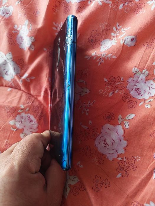 Mi 9t sotiladi 64gb bez karopka dakumenti yuqolgan