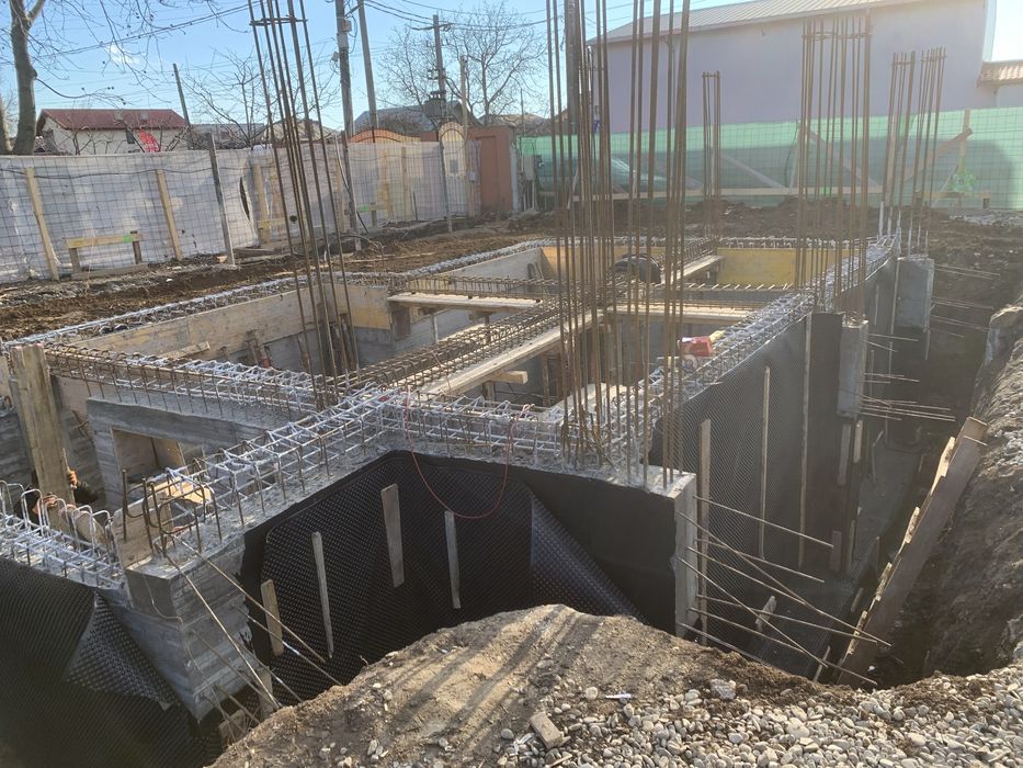 Echipa.Executam constructii la rosu/interioare( FIRMA)