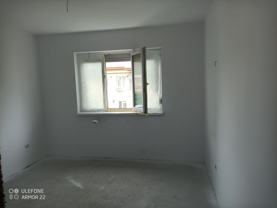 Proprietar. Vand apartament decomandat cu două camere.