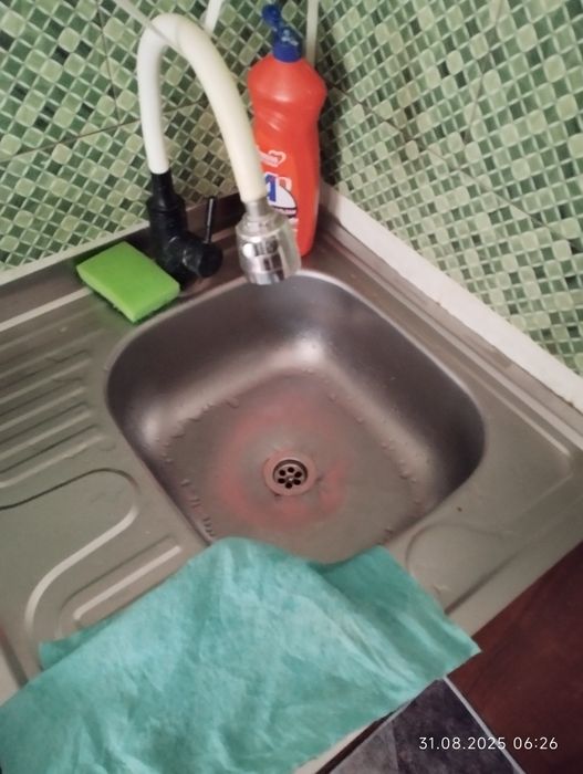 Кухонный гарнитур,мойку срочно продам