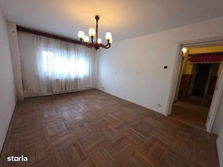 3 camere, decomandat, bulevardul Roman Mușat, etaj 1
