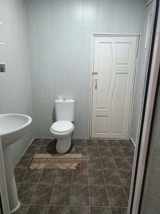 Продается дом на 6 соток земли. Уч кахрамон.