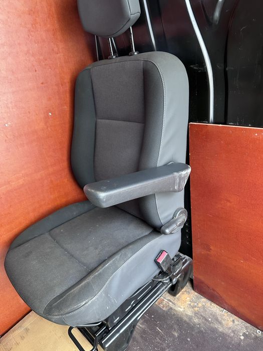 Седалка единична предна дясна Рено Мастер / Renault Master 2019г перфектно състояние