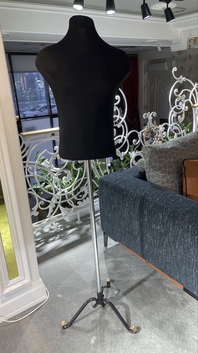 Манекен мужской.