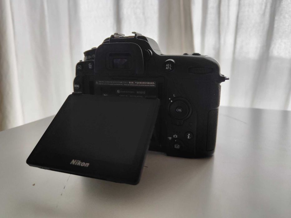 Body DSLR Nikon D7500