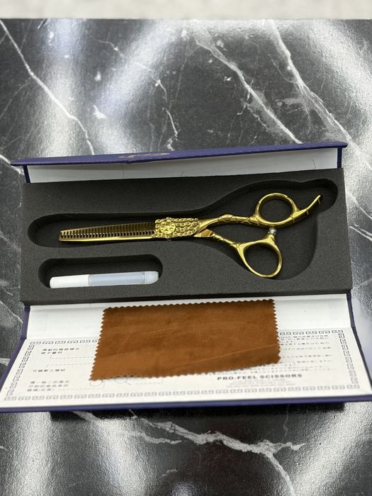 Foarfeca filat Japan Gold 6.0 +cadou pieptene Gold metal edition