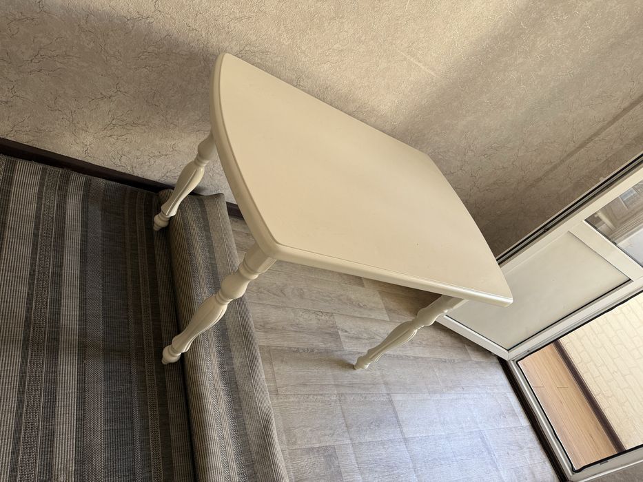 Продам обеденный стол