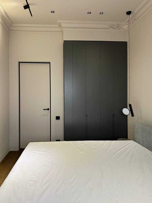 Сдам НОВУЮ СВЕТЛУЮ 3х ком кв-ру рядом метро Д.Народов 3\5\12   (P5)