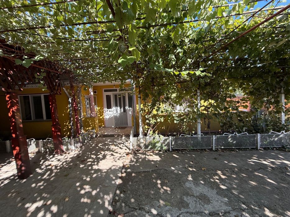 Casă de vânzare cu teren 922 mp – Tecuci, cartier Bălcescu