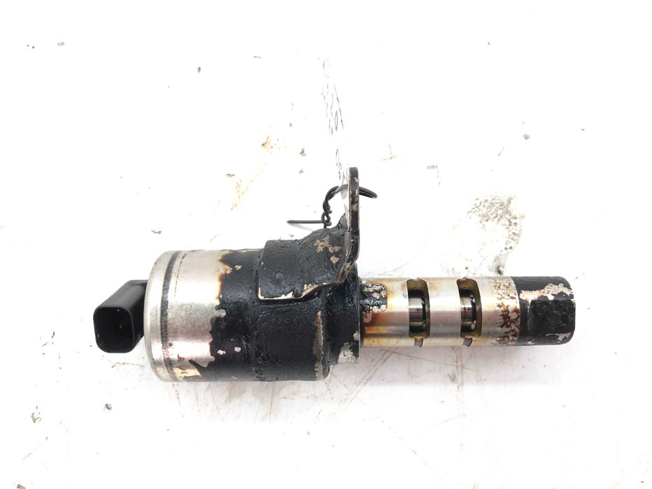 Управляващ клапан разпределитен вал  6M8G6M280