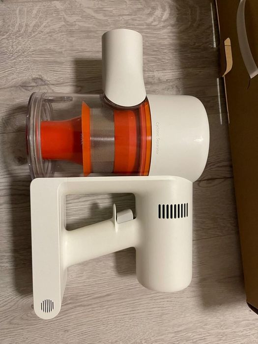 Продам беспроводной вертикальный пылесос