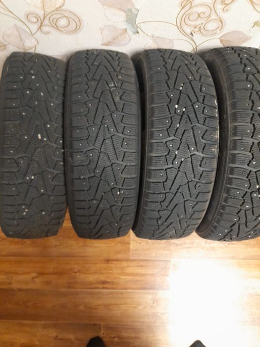 Продам шины зимние 15