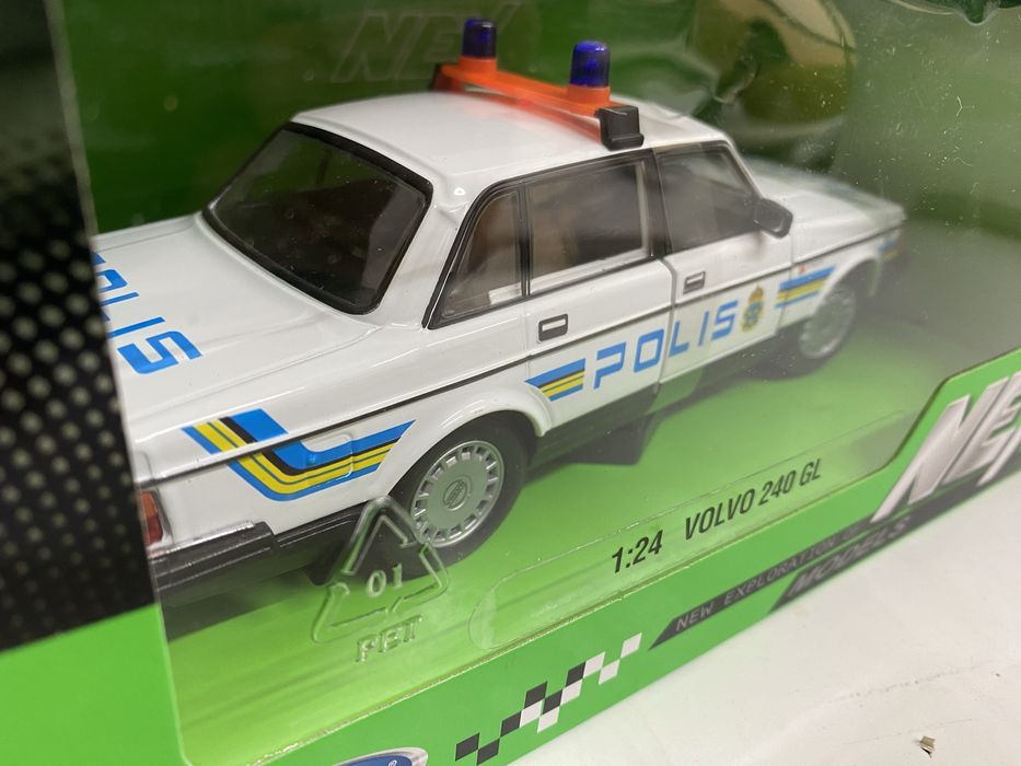 WELLY VOLVO 240 GL POLITIA SUEDIA machetă auto scara 1:24 (18cm)