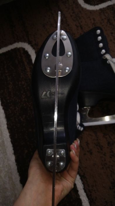 Продам коньки женские