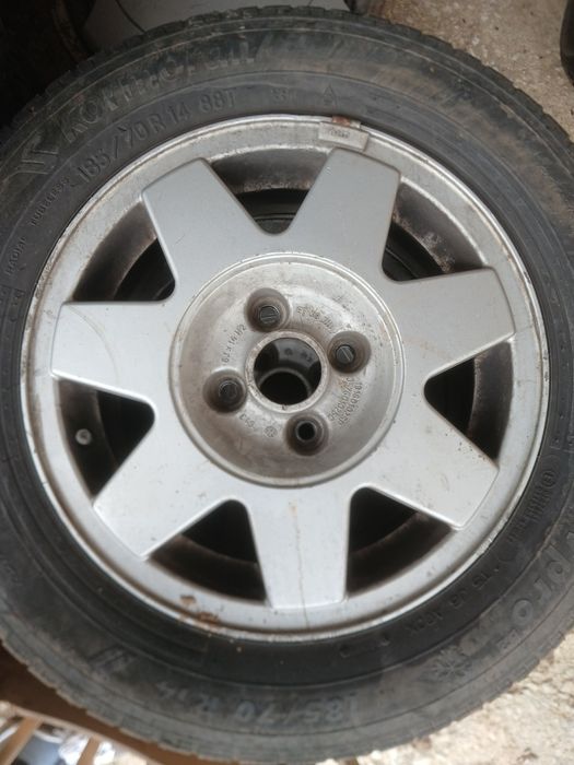Гуми и джанти 14,15цола