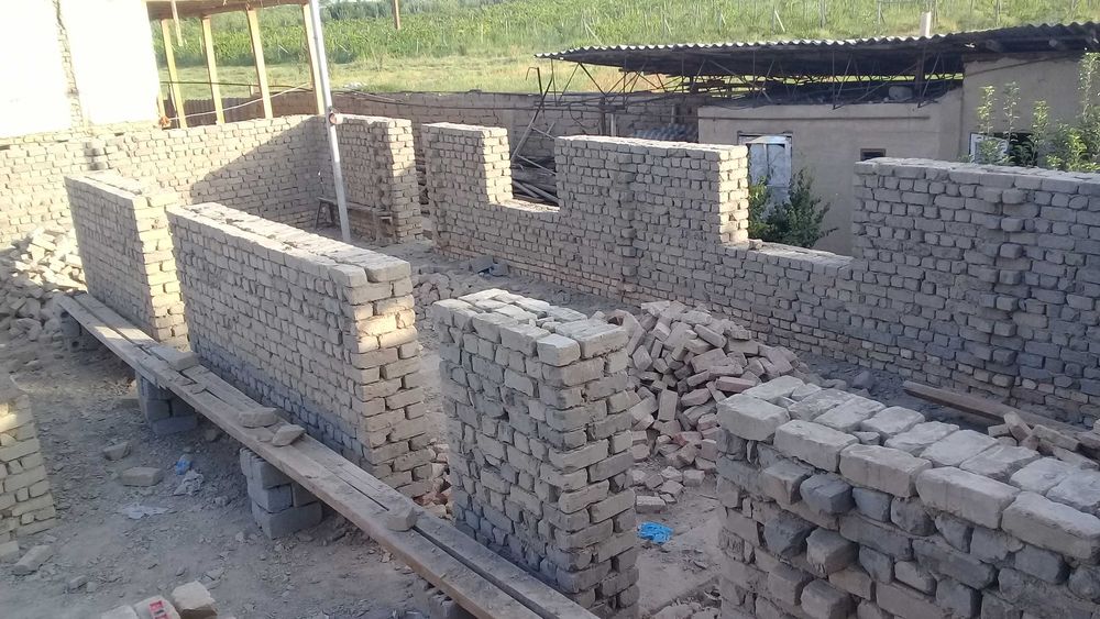 Фундамент куямиз г'ишт терамиз том ёпамиз ломбоз киламиз