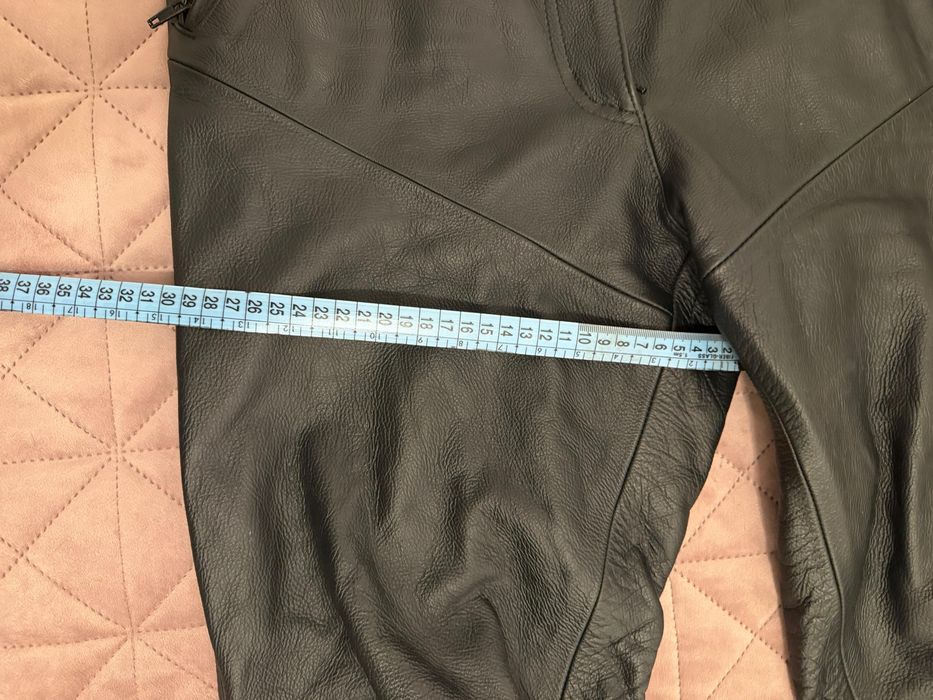 Pantaloni moto piele Dainese 46 cu protectii sold, genunvhi si tibie incluse