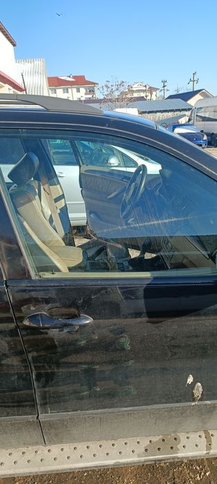 Vând BMW X5 e53 pentru dezmembrat.Are grupul spate defect .