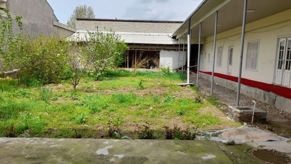 Срочна 8 сотых участка сотилади 8-та хонадан иборат 5таси каробка